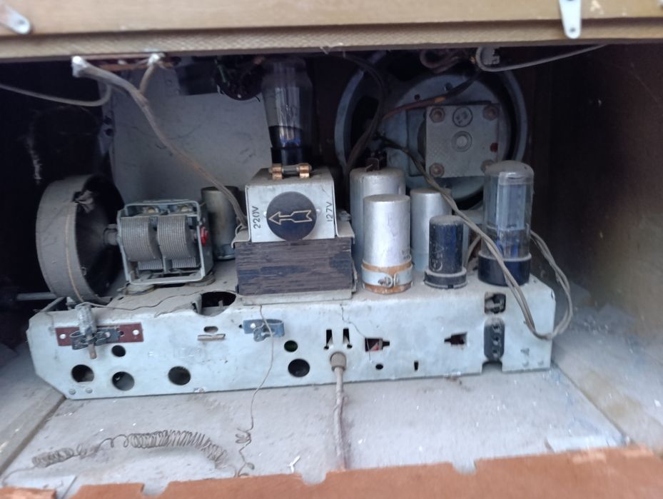 Советская радиола проигрователя радиоприёмник Урал-53 СССР ретро