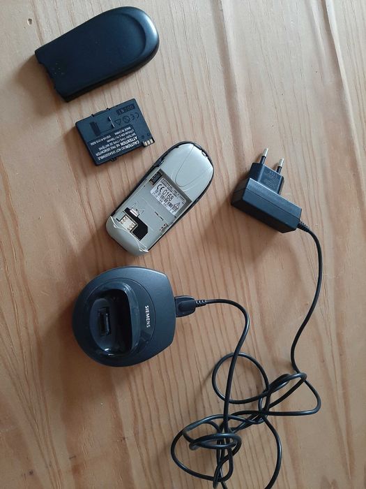 Siemens HOME Mobile Phone + Charger64738260097409124