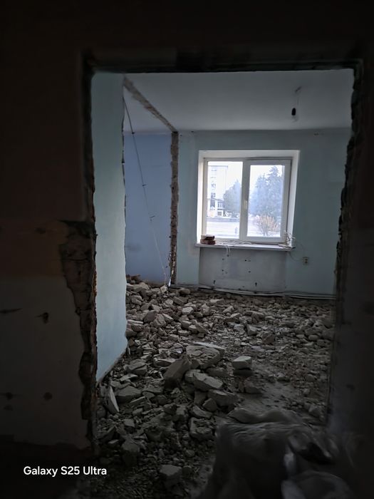 Продам чотирикімнатну квартиру в центрі тисмениці, дешево!