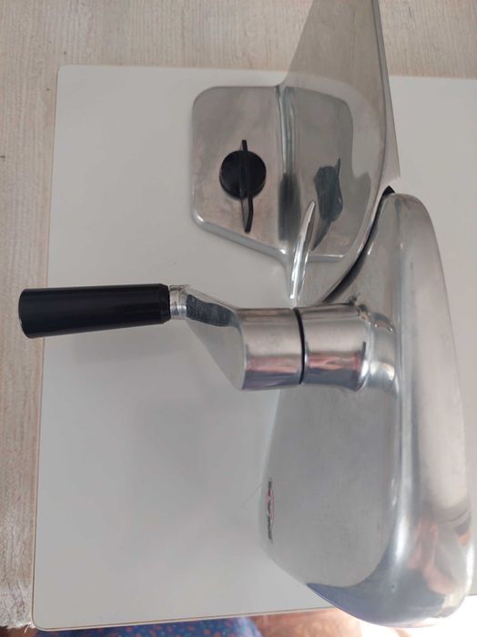 Máquina de cortar fiambre, presunto  queijo e outros