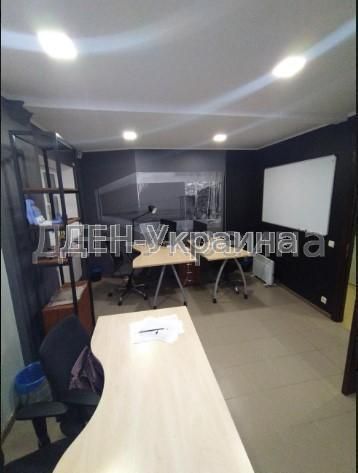 Оренда в центрі Києва офісу 70 кв.м. з ремонтом та своєю територією.
