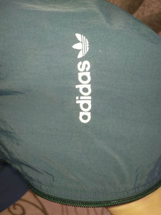 Вітровка Adidas Розмір L-M
Довжина - ,63см
Ширина -56 см
Рукав -73 см
