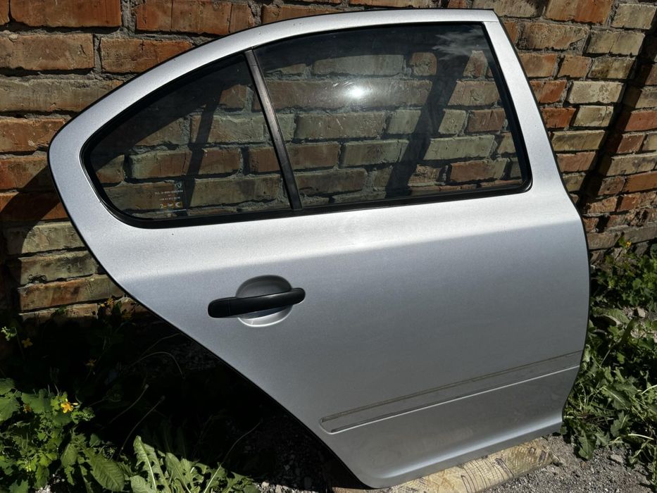 Двері, дверь, дверка задня, права, ліва Skoda Octavia A5 ліфтбек