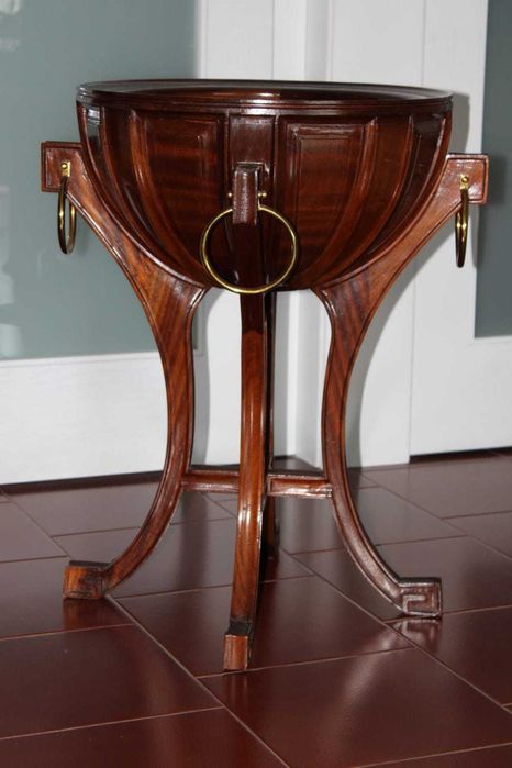 Cachepot Clássico em Madeira e Metal Dourado