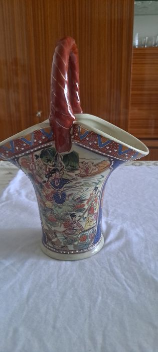 Ładny koszyczek porcelanowy