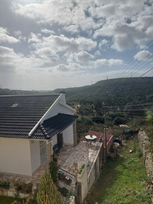 Alugo quarto/suite espaçoso, casa de banho privada Rio de Mouro 450€