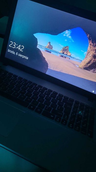 Laptop asus w dobrym stanie