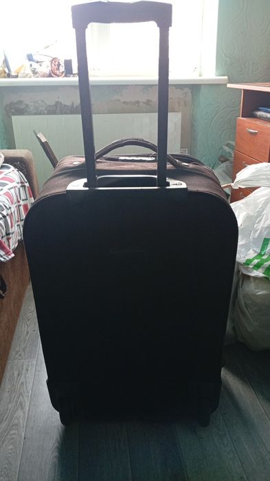 Продам чемодан большой