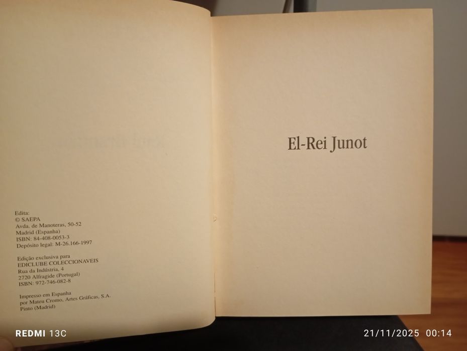 Livro de capa dura " El-rei Junot"