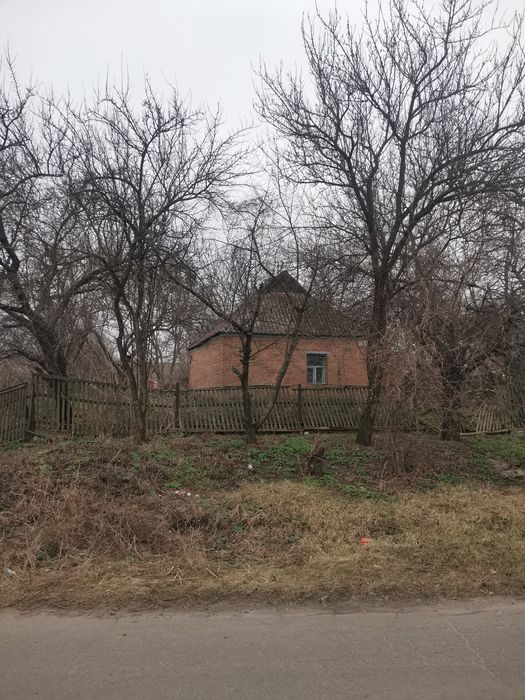 Земельна ділянка 15 соток з будинком та господарчими спорудами.