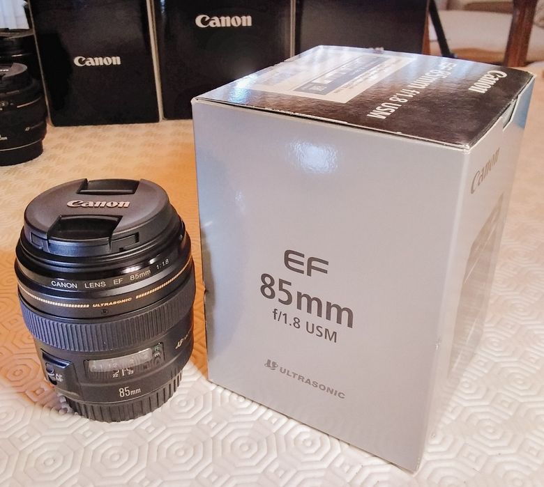 Objectiva Canon EF 85 mm f/1.8 USM + Para-Sol Canon + Bolsa Canon