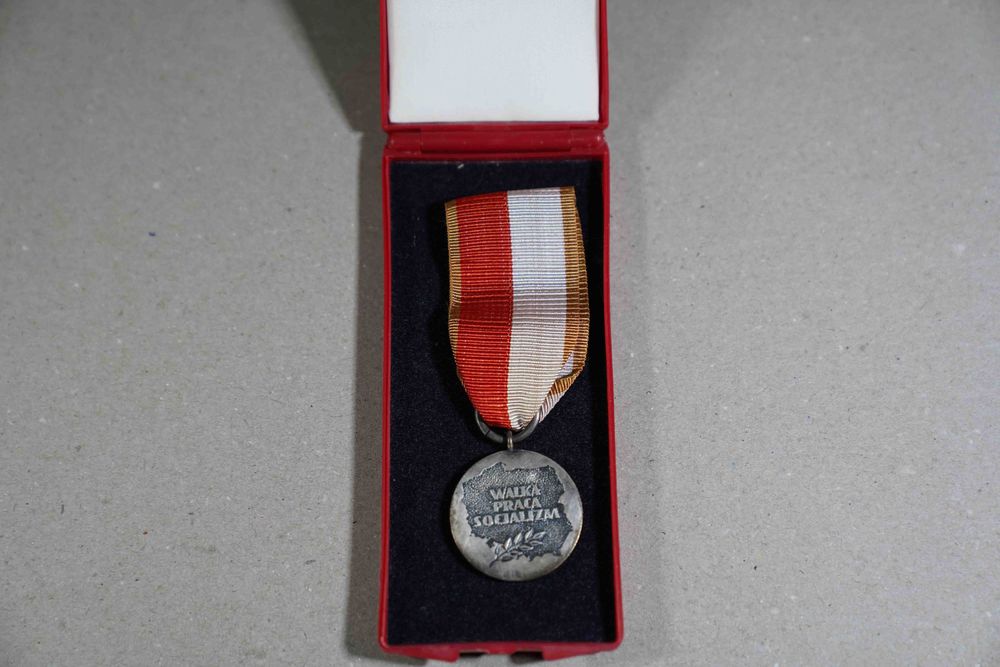Medal z PRL Walka Praca Socjalizm