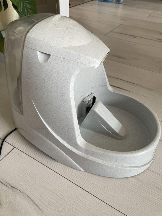 Фонтанчик поїлка для кішок та собак