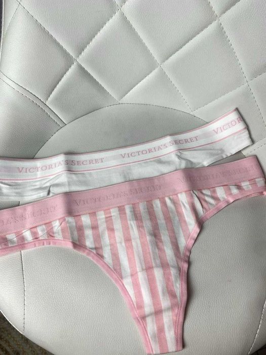 Majtki typu stringi Victoria's Secret.