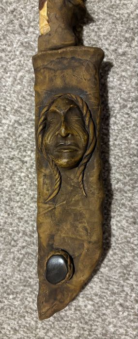 Faca de colecao feita por um artesao na Amazonia