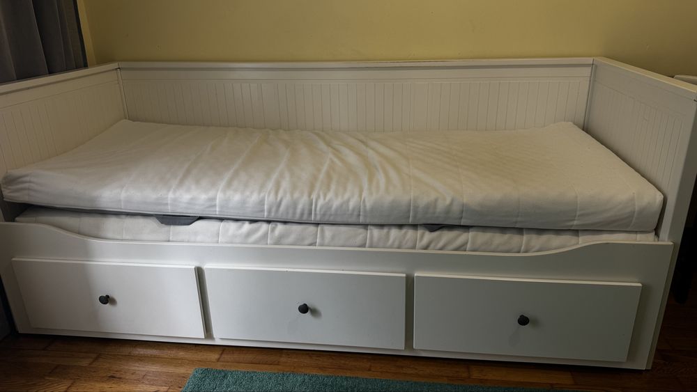 Cama dupla “IKEA” HEMNES + 2 colchões incluidos
