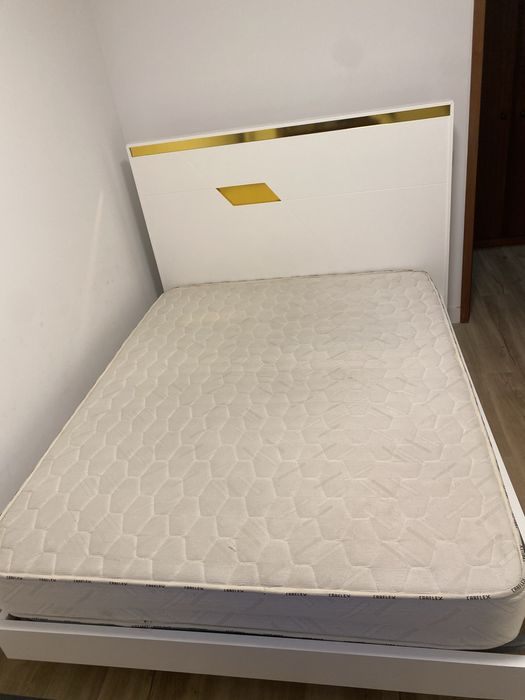 Cama com colchão
