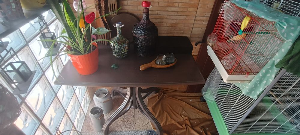 Mesa em madeira pé