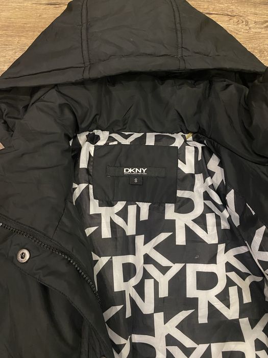 Курта зимова DKNY