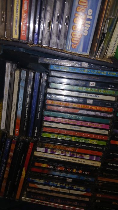 Lote 150 Cd musica diversa por 120 €