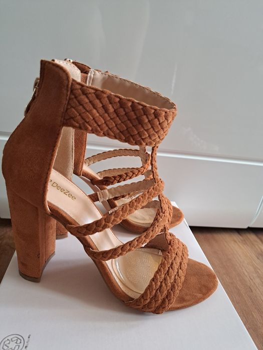 Deezee 39 , raz założone