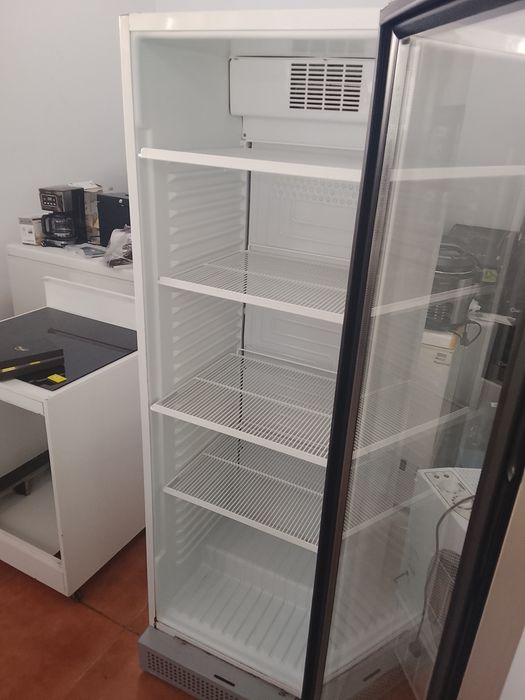 Vitrine Refrigerada (em Perfeito Funcionamento)