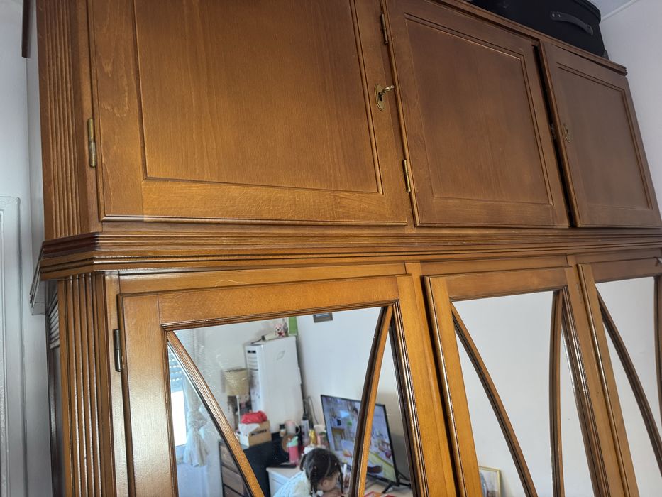 Roupero 3 portas de abrir com espelho e maleiro