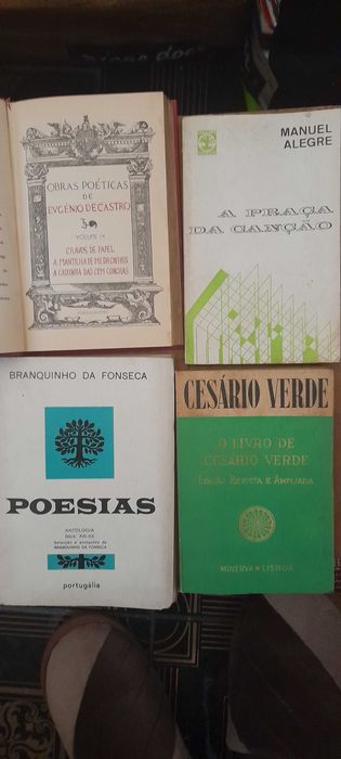 Vários livros de escritores consagrados