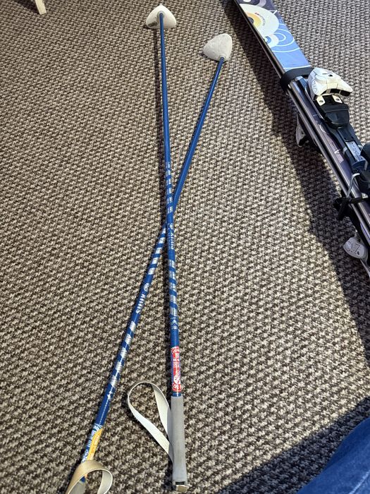 Лижі та спорядження для катання