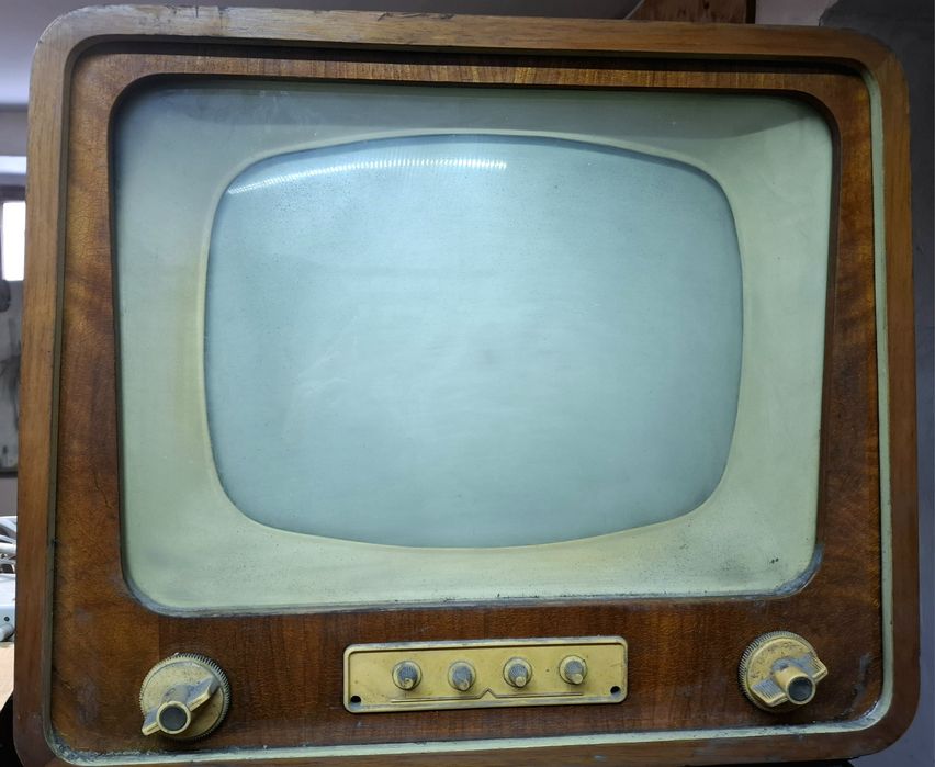 REZERWACJA Zabytkowy telewizor Szmaragd 901