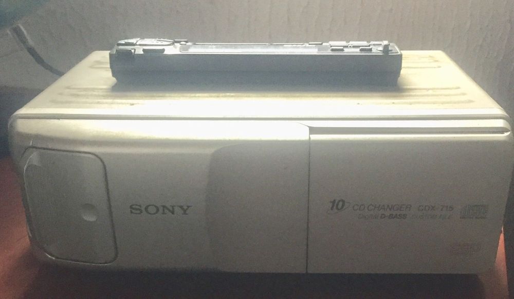 Vendo Auto Radio leitor 10 CD com caixa