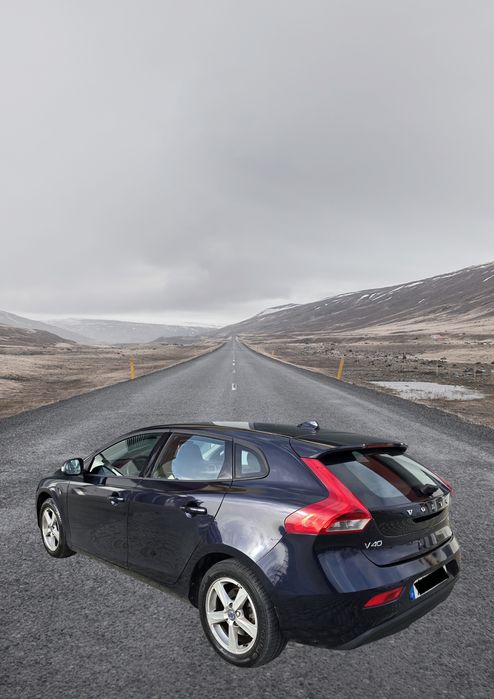 VOLVO V40 D2 - Versatilidade e Elegância Premium