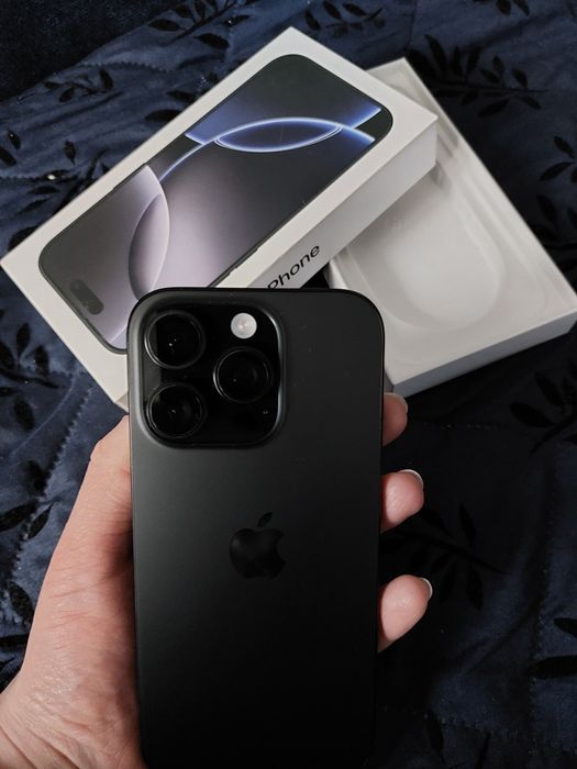 iPhone 16 pro 256 gb black titanium