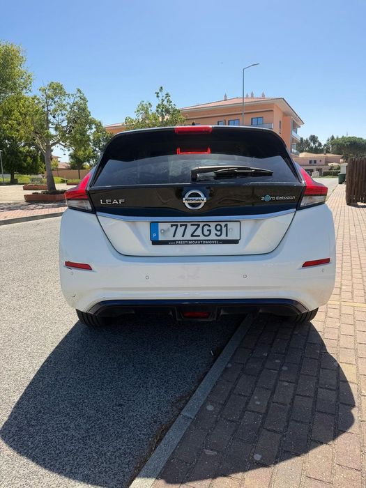 Nissan Leaf Tekna Two Tone