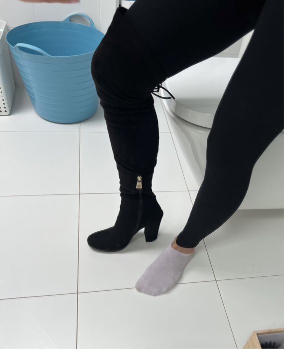 Zamszowe sexy kozaki na obcasie Kazar