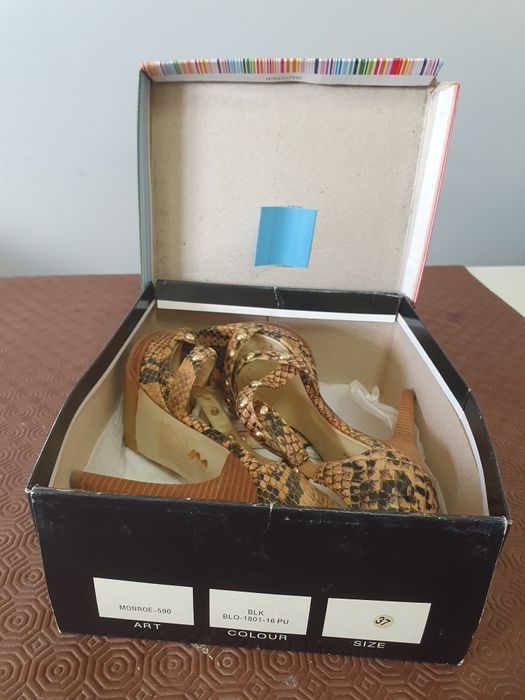 Sandálias marca Guess n°37 ( usadas uma vez )