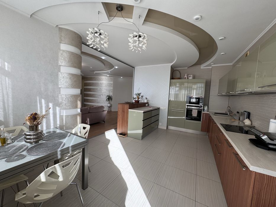 Сдам новострой 3 комнатную квартиру 150м2 ул. О.Яроша,22