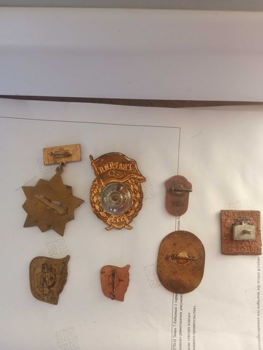 Значки старые латунь