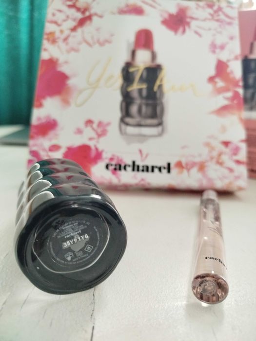 Cacharel Yes I Am
Набір (edp/50ml + edp/10ml)