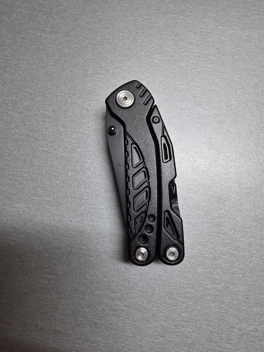 Multitool czarny