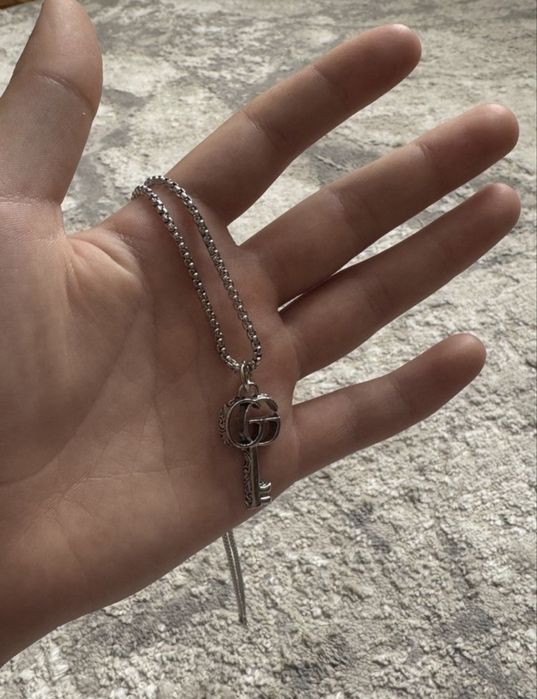 підвіска gucci нова !