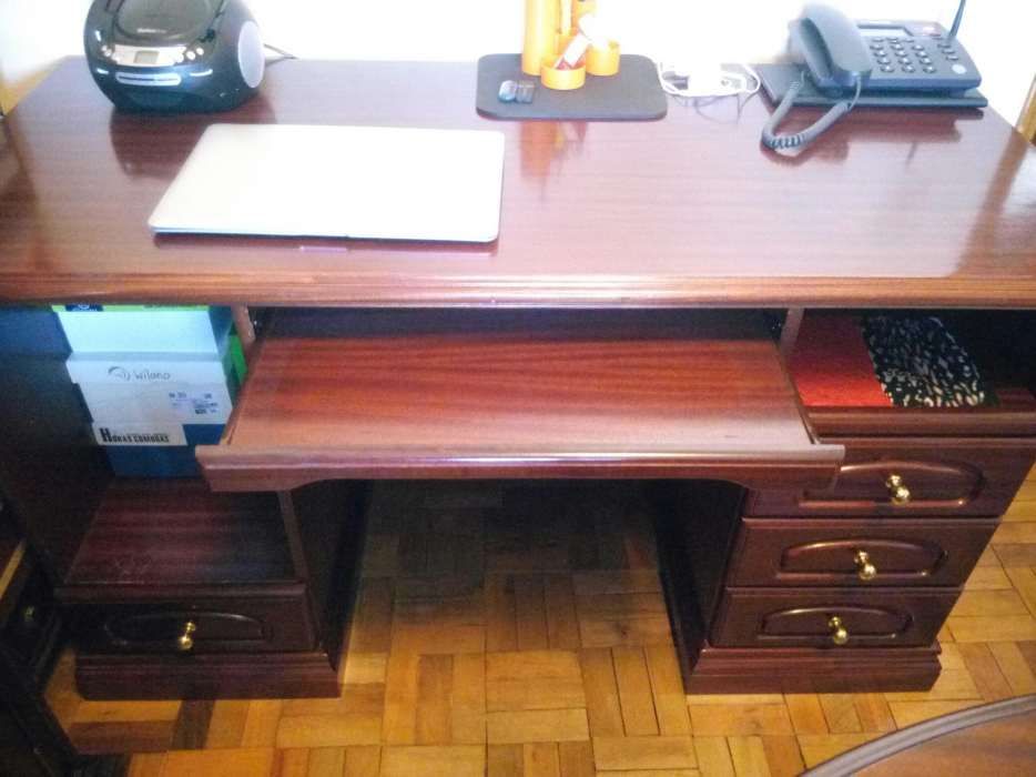 Móvel de computador em pinho