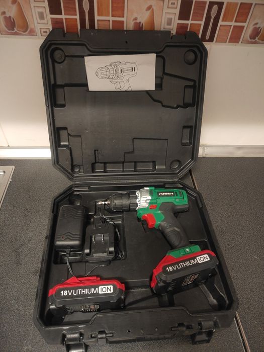 Aparafusadora / Berbequim a Bateria 18V Lithium-Ion (Com Mala + 2 Baterias)