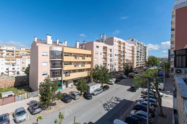 T2 No Barreiro Em Propostas Múltiplas — Alto Do Seixalinho, Santo André E Verderena, Setúbal