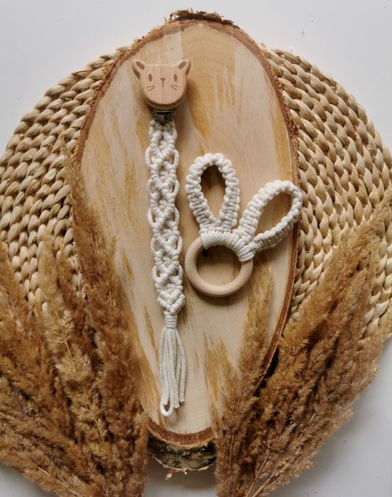 Zawieszka do smoczka kotek, gryzak uszka makrama