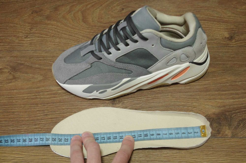 Кросівки Adidas Yeezy Boost 700 magnet 40 розмір оригінал чудовий стан