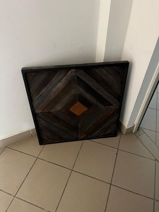 Drewniana płaskorzeźba / panel dekoracyjny 70×70 cm – styl loft / rustykalny