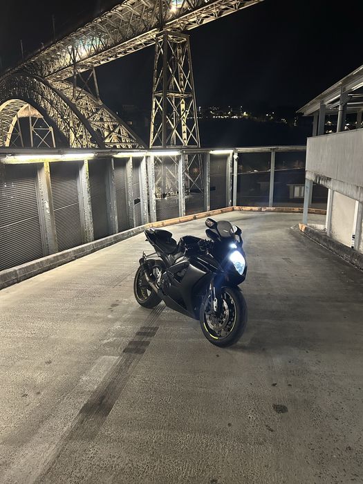 GSXR 1000 k7 impecável