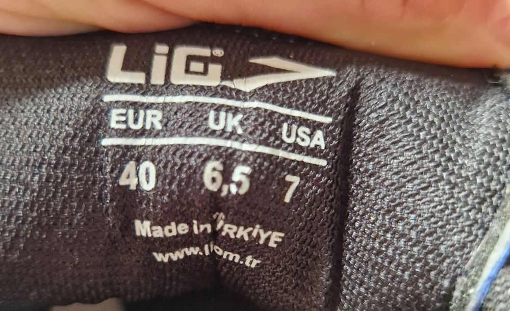 Продам футбольні кросівки, розмір 40-41