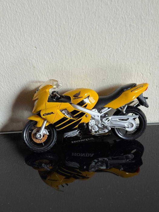 Carrinhos de Coleção 1:38 - 1:43 (Maisto, Bburago, Corgi, Brandbase)